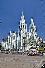 Церковь Святого Себастьяна (San Sebastian), Манила, Филиппины.