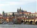 Вид на пражский град с другого берега реки, Чехия. (450x337 65Kb)