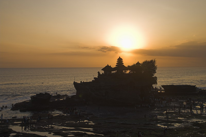 Храм Тана Лот на закате.