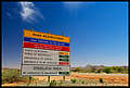 Дорожный знак на пути к Waukaringa от Yunta, Южная Австралия.