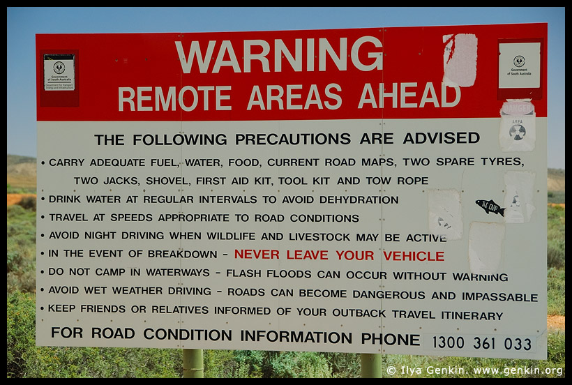 Дорожный знак на пути к Waukaringa от Yunta, Южная Австралия.
