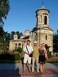 Рядом с храмом в историческом центре Керчи (480x640 83Kb)