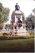 Памятник Дюма и Д`Артаньяну в Париже, Франция. (600x897 64Kb)