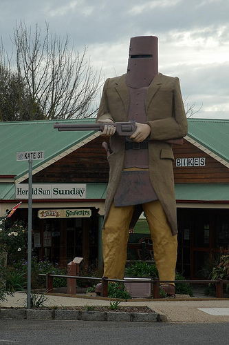 8-    (The Big Ned Kelly), .
