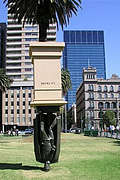 Перевернутый памятник в Мельбурне. (310x466 78Kb)