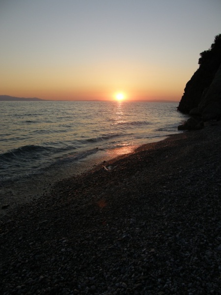 Солнце прощается со Святой горой, Греция.