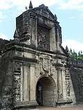 Ворота форта Сантьяго, Манила, Филиппины. (360x480 25Kb)
