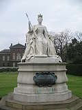 Статуя королевы Виктории в Кенсингтон-Гарденс (337x450 67Kb)