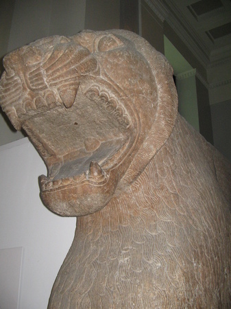 Статуя ассирийского льва весом 15 тонн