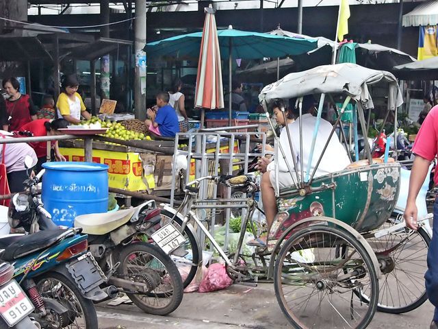 Тайланд, Ubon Ratchathani, рынок на выезде.