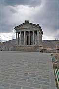 Языческий храм Гарни. Армения. (532x800 77Kb)