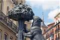Медведь и земляничное дерево - символ Мадрида, Испания. (800x533 188Kb)