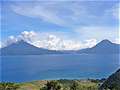 Озеро Атитлан и вулканы вокруг