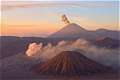 Рассвет, вид на вулканы Бромо и Семеру со смотровой площадки, остров Ява. (640x427 52Kb)