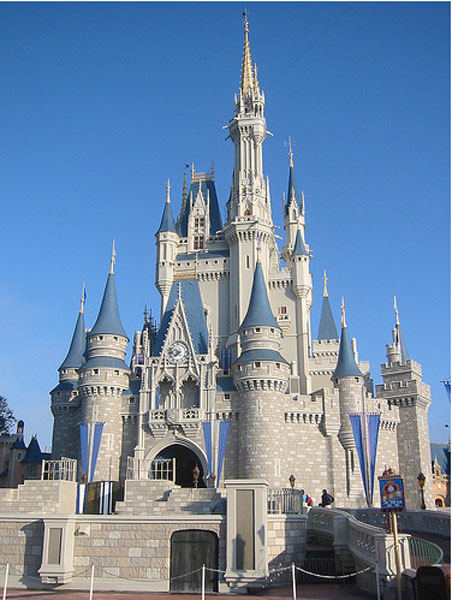 Замок Золушки (Cinderella's Castle), Токио Диснейленд (Tokyo Disney Resort), Токио, Япония.