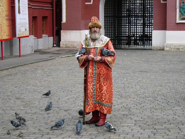 Царь с голубями на Красной площади, Москва, Россия.