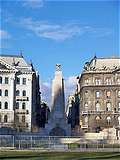 Памятники советским солдатам там не сносят, Венгрия. (338x450 71Kb)